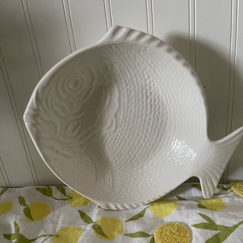 Vintage fish bowl platter California pottery white